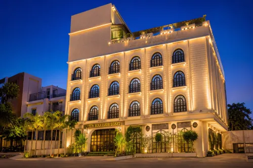 The Belmonte House by Noventa - Rooftop Pool Hotel in Udaipur - สระว่ายน้ำบนดาดฟ้า