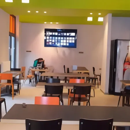 Brxxl 5 City Centre Hostel