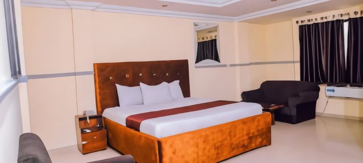 Our Home Suite Hotel โรงแรมในอิเคจา