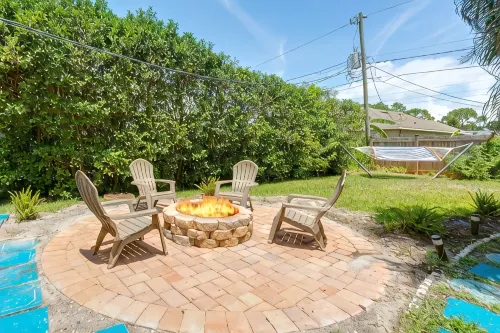 Private Pool - Bright Spacious Home Business or Family, 25 Min to Beach - Wifi