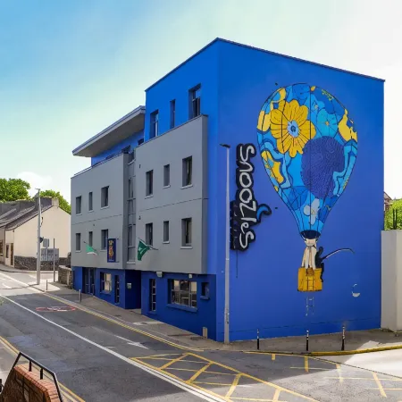 Snoozles Quay Street Tourist Hostel