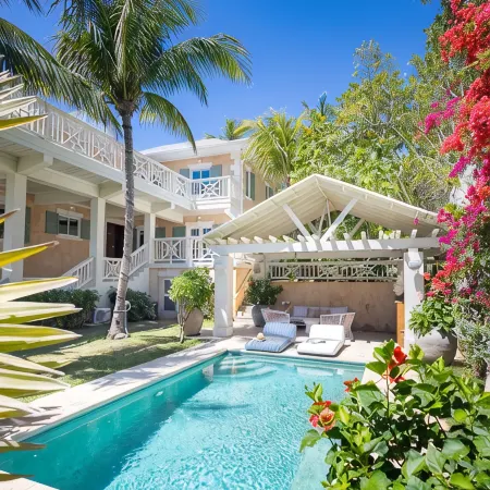 Casa DeDe, Classic Bahamian Home with Panoramic Views of the Ocean