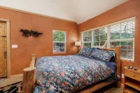 Small log home in the heart of Little Italy - Alphydda