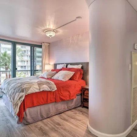 Waikiki Landmark Resort and Condos - Breathtaking 2Bed,2Bath, Free Parking