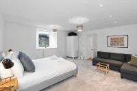 GuestReady - Elegant 2Bed Haven with Private Patio - Bungalow
