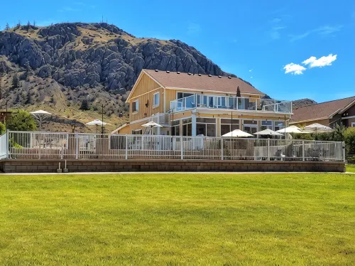 5Br/4BA Osoyoos Lakeview Villa: Pool, Game Room,  Pizza Oven, Huge Yard Sunroom!