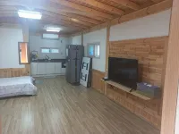 Sinseonbong Hanok Pension in Chungju - Pools