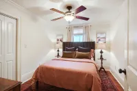 Elegant Mid-city gem near City Park & Streetcar. Walk to Voodoo & Jazz Fest - อ่างจากุชชี่