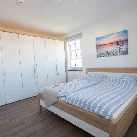 Apartment beach life. 2 bedrooms, high quality furnishings, great sea views!