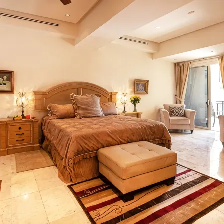 Panoramic Oceanview, Luxury Condo 3 bd, 3bath on the beach.