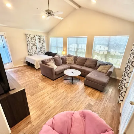 Charming 3-bedroom house central to everything in Edmond and handy to OKC