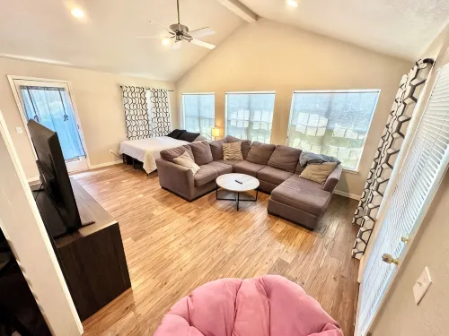 Charming 3-bedroom house central to everything in Edmond and handy to OKC