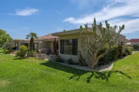 Desert Retreat with Golf course and Mountain views.  Pickle Ball, Tennis, Pools! - Mountain view