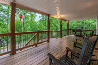 New Renovated Bathrooms! 3Br Mountain Home Near Smoky Mtns, Game Room + Fire Pit - 발코니