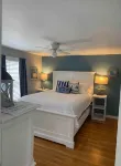 #3 Bright 1-Bdrm suite downtown with parking - Apartments