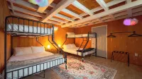 Family Fun with Game Room & King Bed near Monterey Aquarium, Laguna Seca
