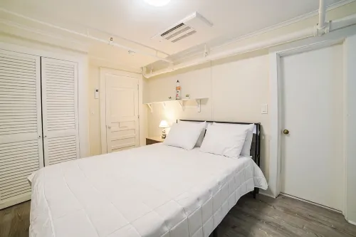 Renovated One Bedroom Apartment Downtown Falmouth Minutes From the Beach - Apartments