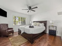 Coastal Home Near UCSB & Airport + Hot Tub, King Beds, Fast Wifi, Sleeps 6 골레타 호텔