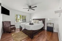 Coastal Home Near UCSB & Airport + Hot Tub, King Beds, Fast Wifi, Sleeps 6 - واي فاي