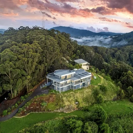 ON TOP OF THE WORLD Garden StudioPanoramic Ocean Views, Close to Town & Beaches
