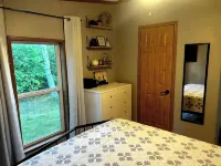 Spacious cabin right on the lake, perfect for your next family vacation! - Chalets