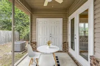 Lovely Town-home in Pensacola - - Wifi