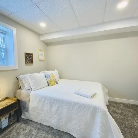 Charming 2 Bedroom Apt. Close to Valparaiso University Short-Term Stays Отели в г. Вальпараисо