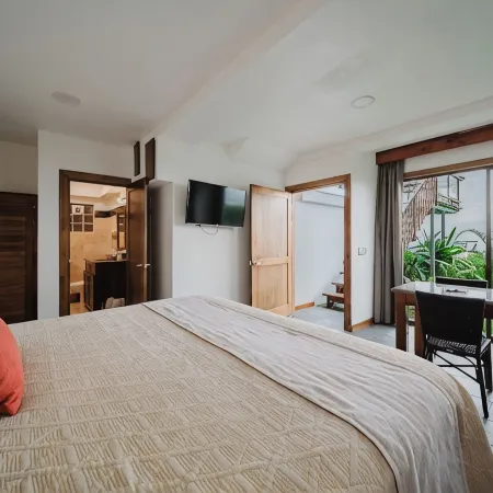 Million dollar Sunset Views and centrally located in Manuel Antonio
