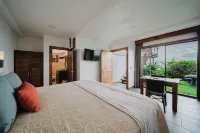 Million dollar Sunset Views and centrally located in Manuel Antonio