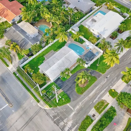 Luxe Heated Pool Oasis~10 Mins to Beach-Movie Theatre