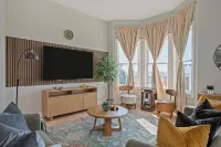 Cozy 3Br Stylish Home Near Bus+Path Access to NYC Metlife with Skylight Family - 4-Star