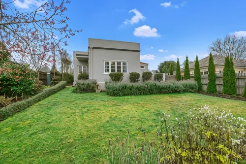 Hamilton house - private, central & sunny! - 3-Star