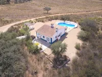Secluded 2 Bedroomed Country Cottage with Private Pool north of the Algarve Hôtels à : Ourique