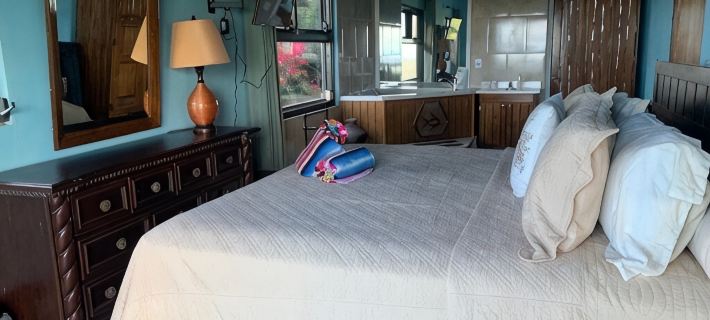 New listing!  Amazing sunrises and ocean views Hotele w: Central