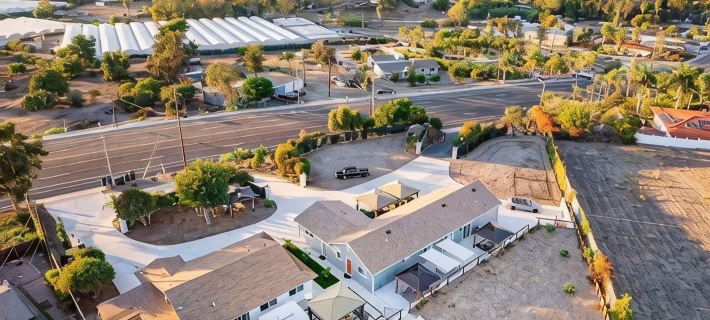 Melrose Pet-Friendly 3BR. Feel like royalty Hotels in Vista