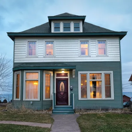 Matilda - Stunning, 3-bed, vintage home in Duluth!