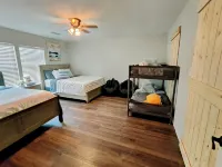 Cozy lake side villa for family getaway. Pet-friendly - 무료 와이파이