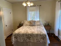 Charming 2-bedroom house in Fayetteville close to National Park and downtown. - 4-Star