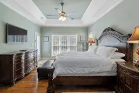 Family Resort! MINI GOLF, heated pool, lakefront, hot tub, game room & theater! - Balkoner