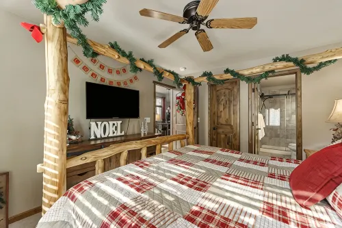 Beautiful Townhome near Thompson River w/ Hot tub, Theater room, EV Charger, AC - 3성급