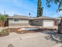 Fresno House | Pool | Fire Pit | Garage | 3/2:Wow! - สระว่ายน้ำส่วนตัว