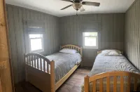 Minutes to town or very peaceful woods retreat! Close to trails and golf. - WiFi