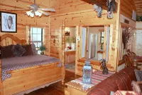 Luxury Log Cabin - Fireplace - Bath - WIFI - Cable - Porch - Pool - Resort - Chalets