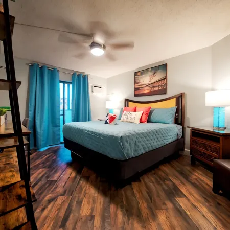 Spacious Oceanfront Maui Sunset Condo: Steps to Beach, King Bed, Pool, Gym, AC