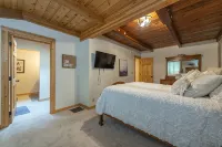 2 Mins to Skiing at Hatley Pointe! Hot Tub+FirePit, Fireplace, Pet Friendly! - Chalets