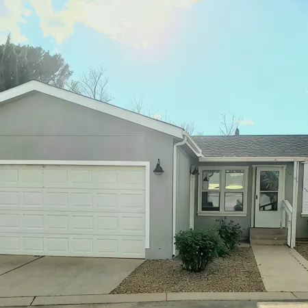 Come stay at our comfy, cozy, NEWLY RENOVATED home in the Ivins, UT!