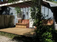 Beautiful Secluded Cottage In Old Ocean Springs Ms - Country Houses