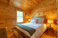 Cheerful Two Bedroom Cabin - 10 minutes to Camden! - 4-Star