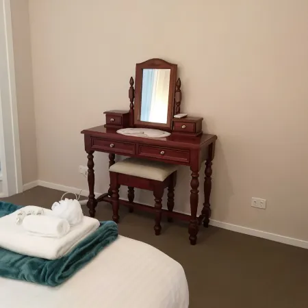 Great for couples + walk to cellar doors
