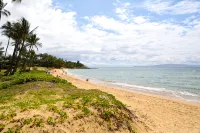 Oceanfront, Split A/C, incredible sunsets, king bed, remodeled October 2023 - พร้อมWifi